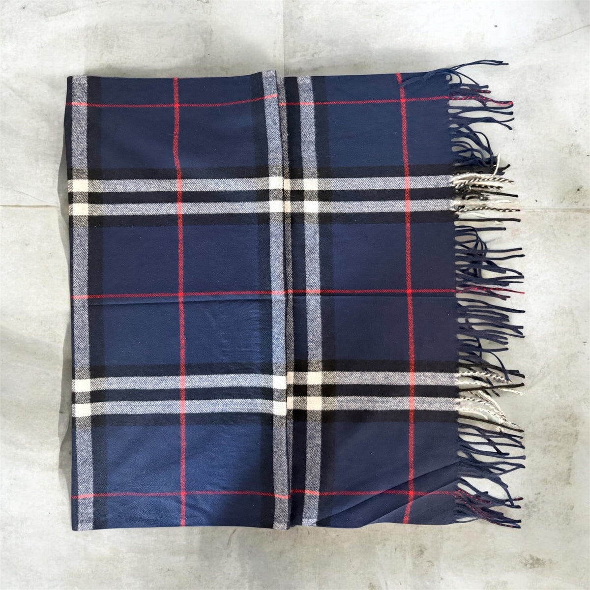 🧣 Echter Kaschmir & Feine Wolle – Karierter Schal in Dunkelblau ❤️✨